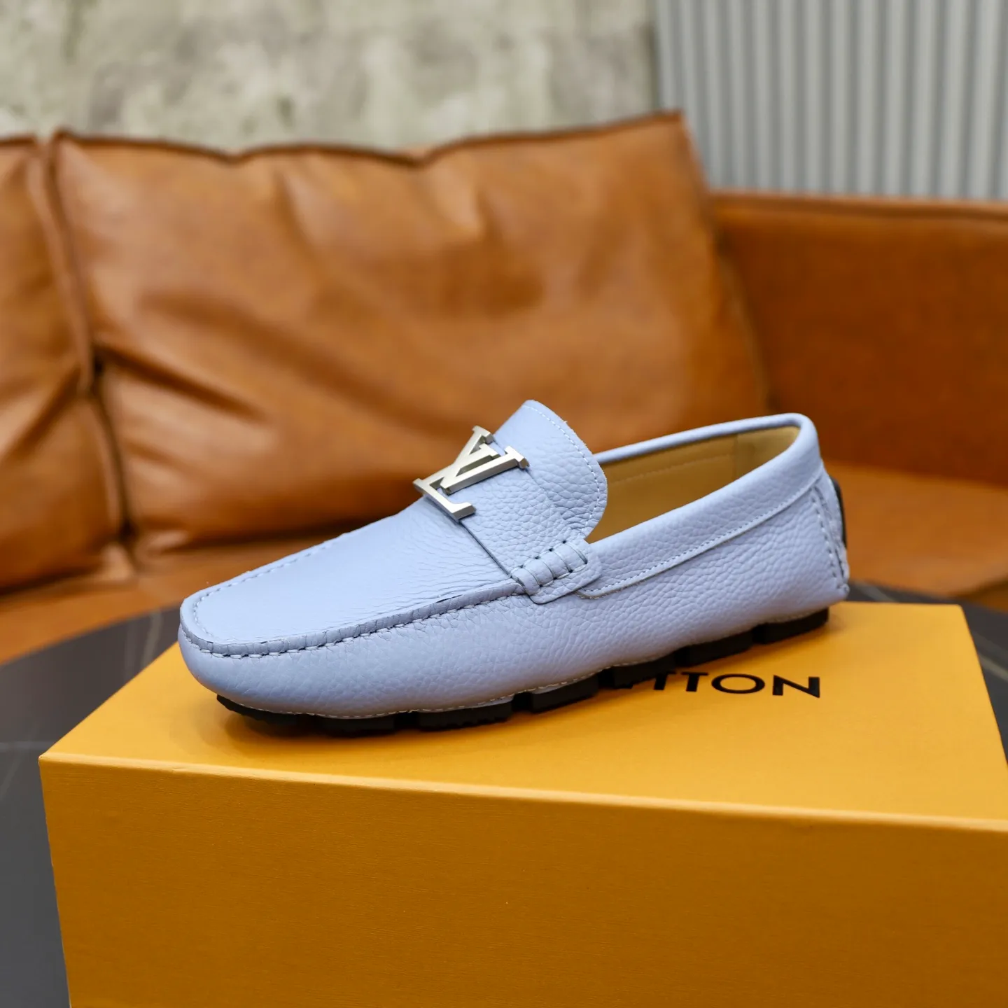 Ex-factory price: 480💰【LV】Louis Vuitton ⚠️High-end men’s driving and pedal series ⚠️38-44 (customized for 45) ⚠️All original cowhide leather! Thick and soft! Made entirely of calfskin lining! Rubber sheet anti-slip beanie sole! Three-dimensional package technology! Fashionable and classic! Handicrafts! Original high quality! Feel free to compare!